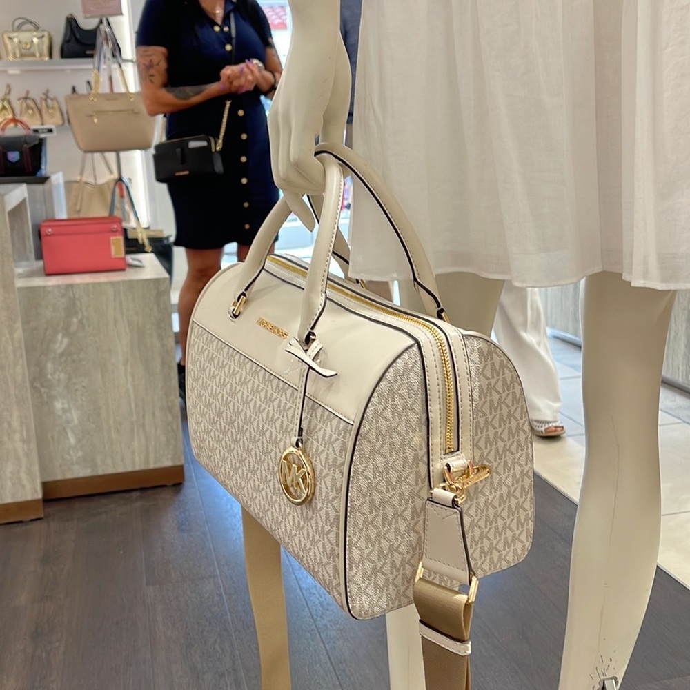 Michael Kors med Duffel Travel - Leather/Coated
35S2GTFU2B
Light Cream Multi - Picture 16 of 16